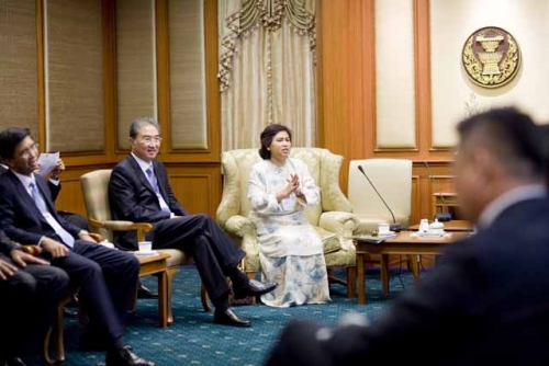 (15 Oct 2009) Courtesy Call and Dialogue with Thai PM - 17