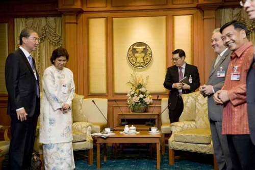 (15 Oct 2009) Courtesy Call and Dialogue with Thai PM - 27