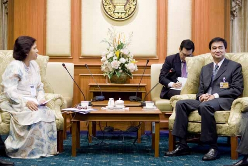 (15 Oct 2009) Courtesy Call and Dialogue with Thai PM - 39