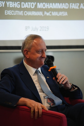 Dialogue with Alderman Peter Estlin 12