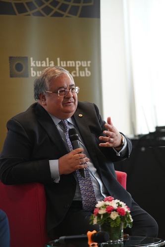 Dialogue with Alderman Peter Estlin 15